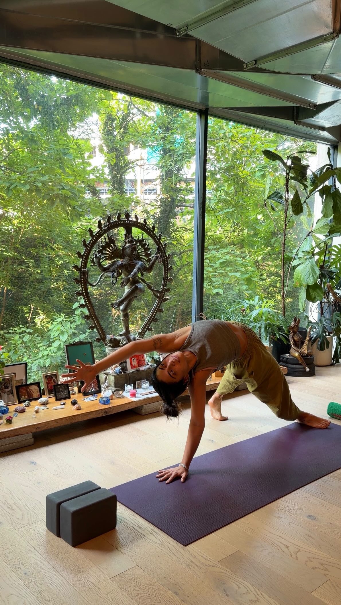 What do we mean by an Open class? ✨ Abhaya’s Open classes are accessible flow classes designed for students of all exper